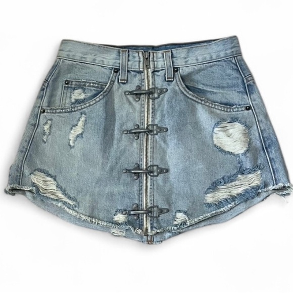Carmar LF Beatrice Distressed Blue Denim Mini Skirt Size 26. Front zipper - Picture 6 of 11